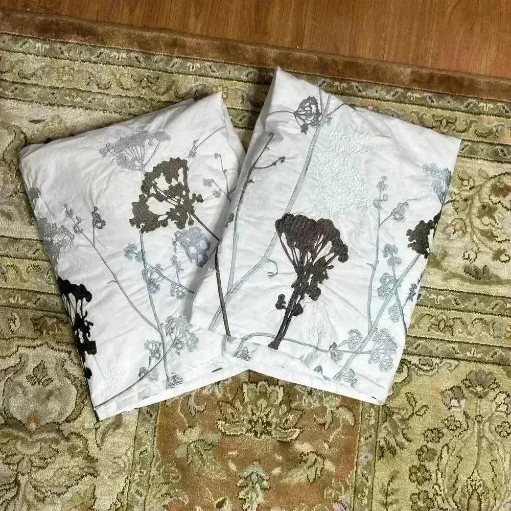 Margaret Muir 2 Pillow Shams White Floral Embroidery 26